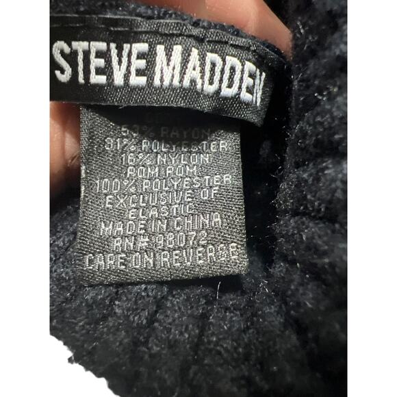 Steve Madden Plaid Fringe Scarf & Pom Hat Gift Box Set, Black/Red/White, New - Picture 4 of 7